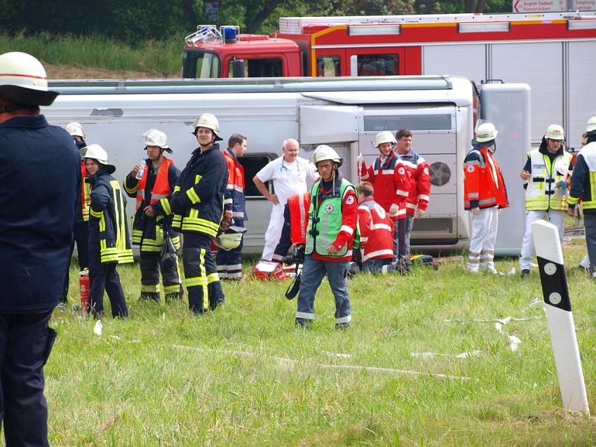 Schwerer Unfall mit Reisebus Lohmar Donrather Dreieck P053.JPG